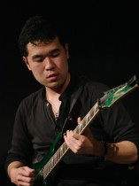 2012年度発表会｜毎回怒濤の選曲、ウェザーリポートより。ジャズギター科Mくん。